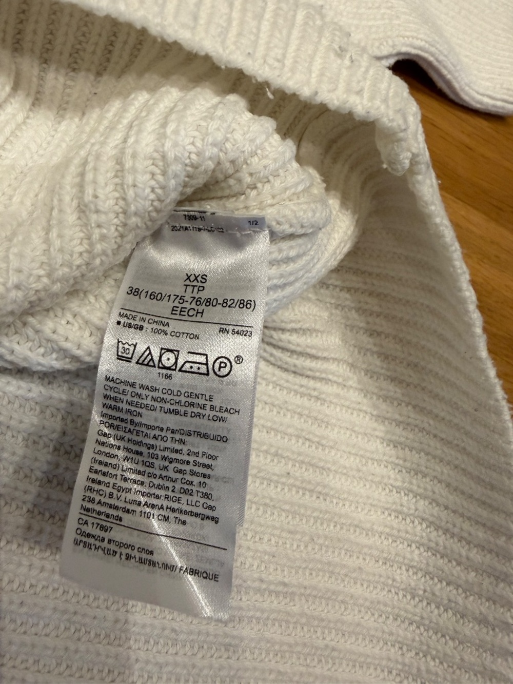 Banana Republic Oversized White 100% Cotton Sweater - Picture 7 of 9